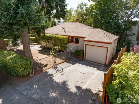 Photo of 4503 Palatine Avenue N, Seattle, WA 98103 (MLS # 2435617)