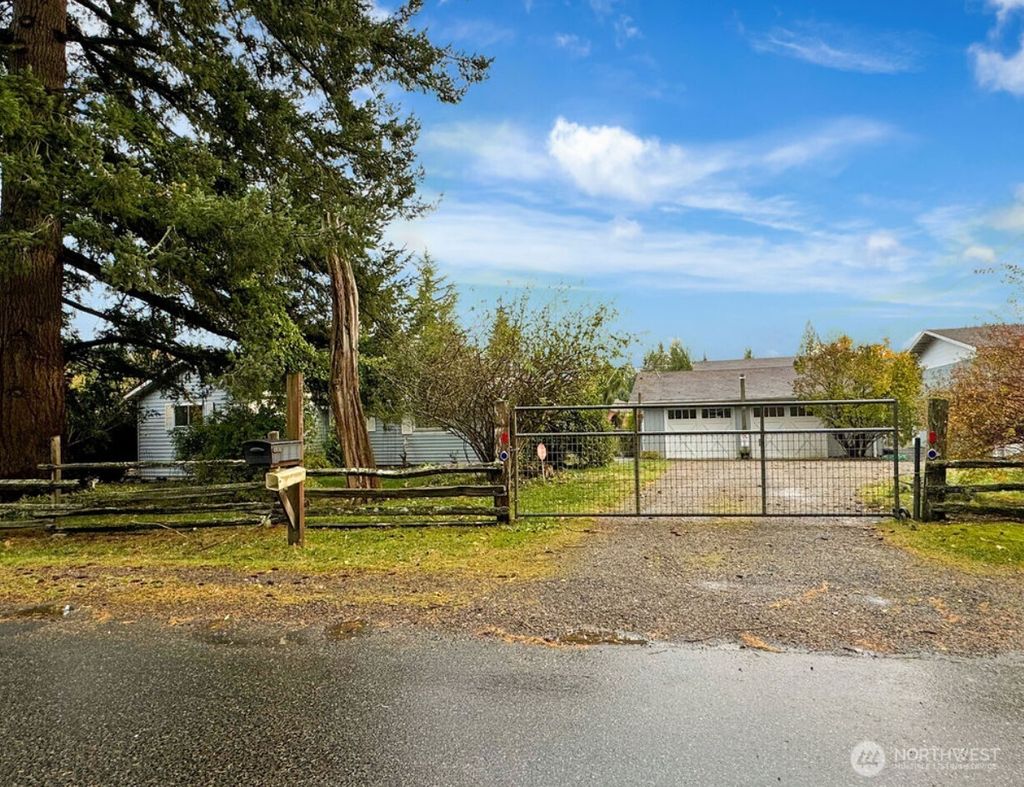 Photo of 29817 SE 384th Street, Enumclaw, WA 98022 (MLS # 2453501)