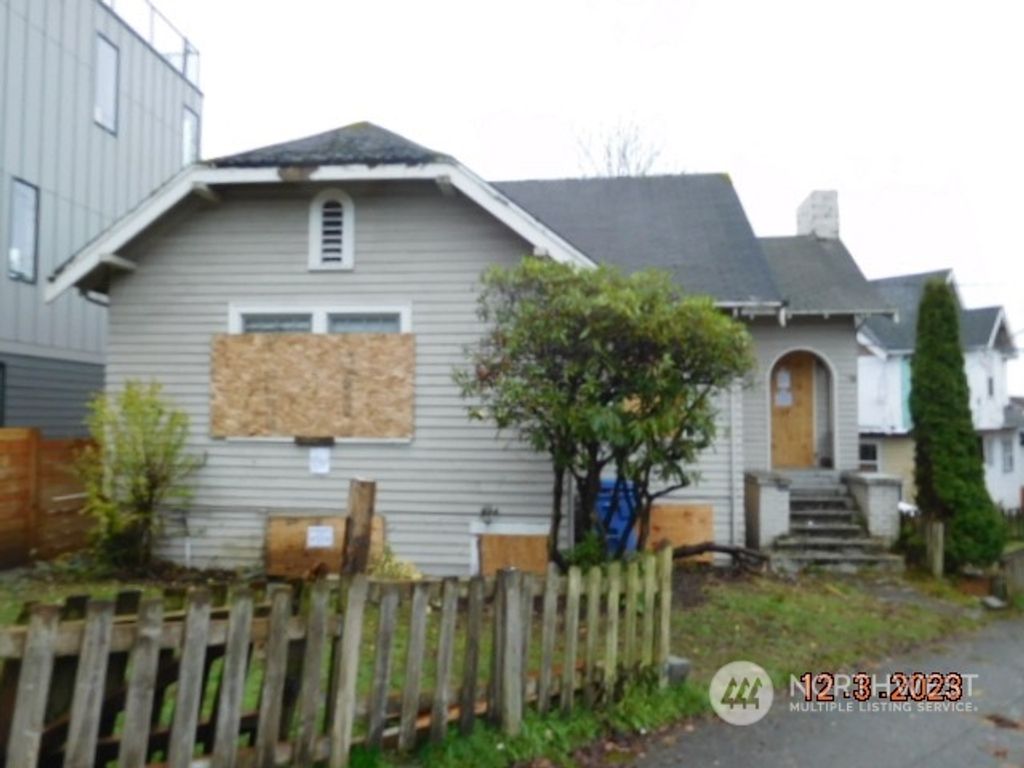 Photo of 7500 4th Avenue NE, Seattle, WA 98115 (MLS # 2186901)