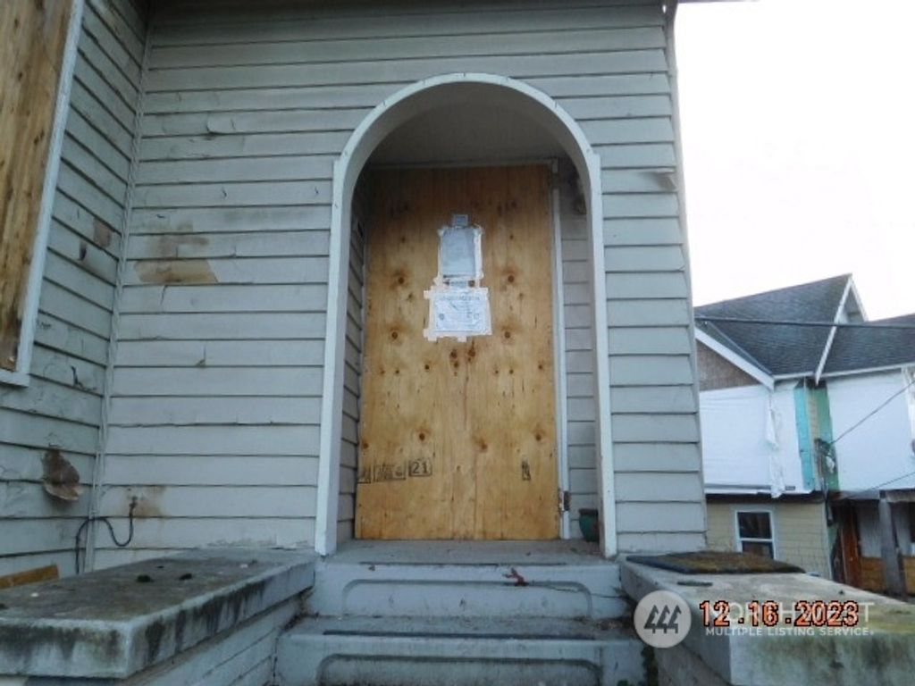 Photo of 7500 4th Avenue NE, Seattle, WA 98115 (MLS # 2186901)