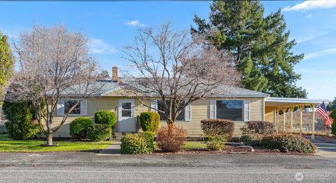 Photo of 2213 N Ashland Ave Ave, East Wenatchee, WA 98802 (MLS # 2465425)