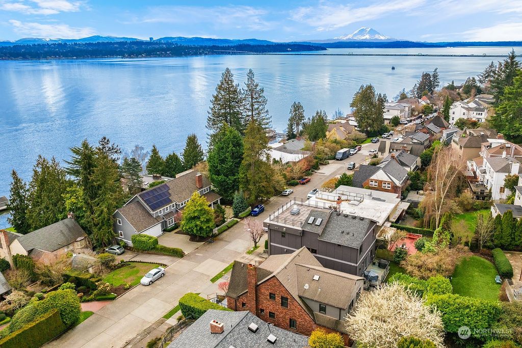 Photo of 4553 55th Avenue NE, Seattle, WA 98105 (MLS # 2190024)