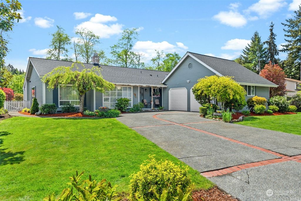 Photo of 4301 SW 323rd Street, Federal Way, WA 98023 (MLS # 2230145)