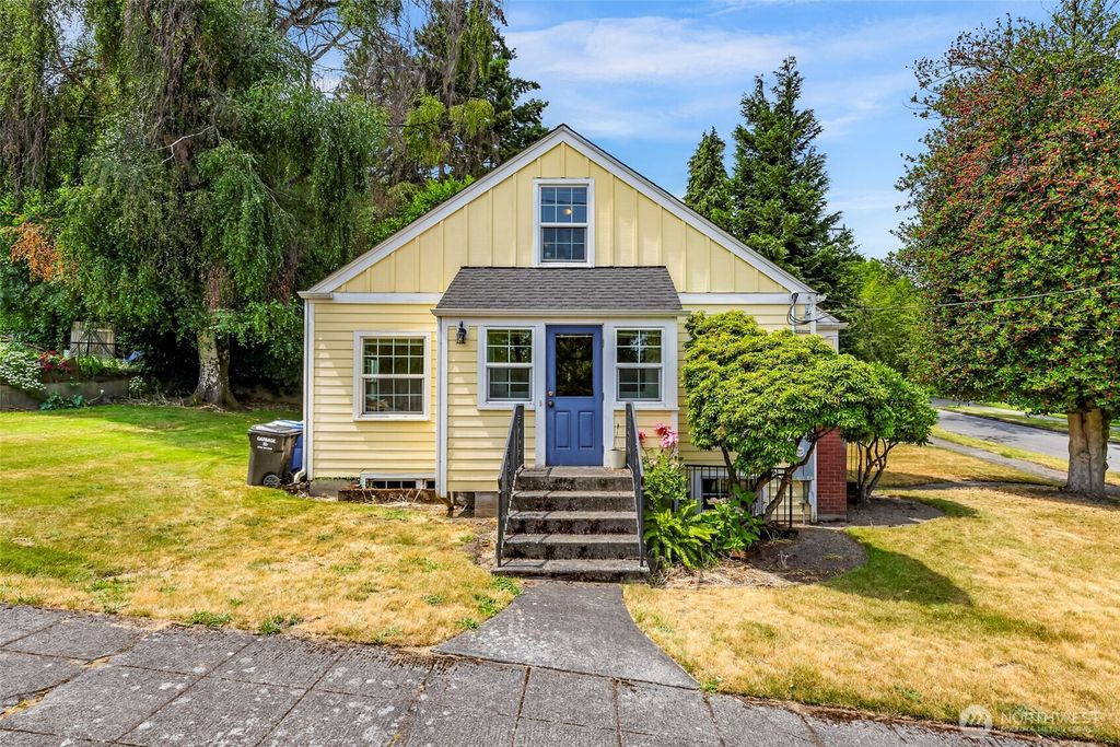 Photo of 403 W Dravus Street, Seattle, WA 98119 (MLS # 2398089)