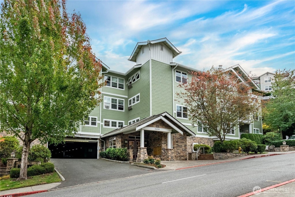 Photo of 4406 Providence Point Place SE #101, Issaquah, WA 98029 (MLS # 2587944)