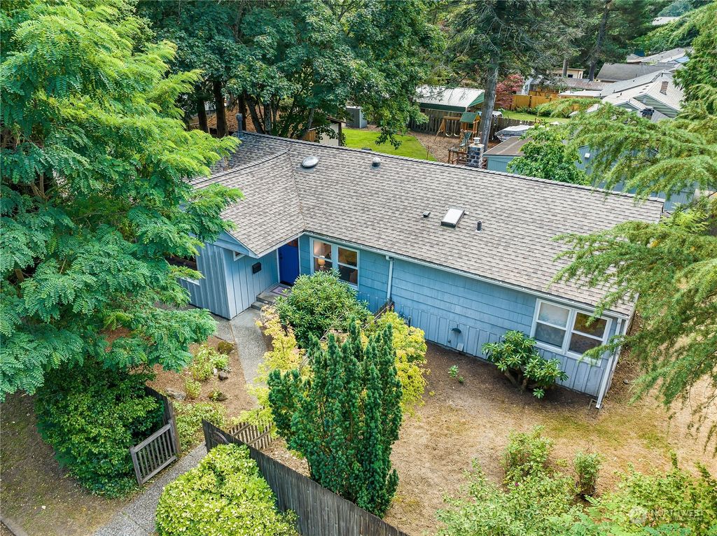 Photo of 15858 28th Avenue NE, Shoreline, WA 98155 (MLS # 2268250)