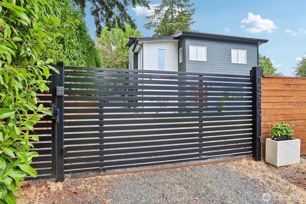 Photo of 10030 37th Avenue SW, Seattle, WA 98146 (MLS # 2566892)