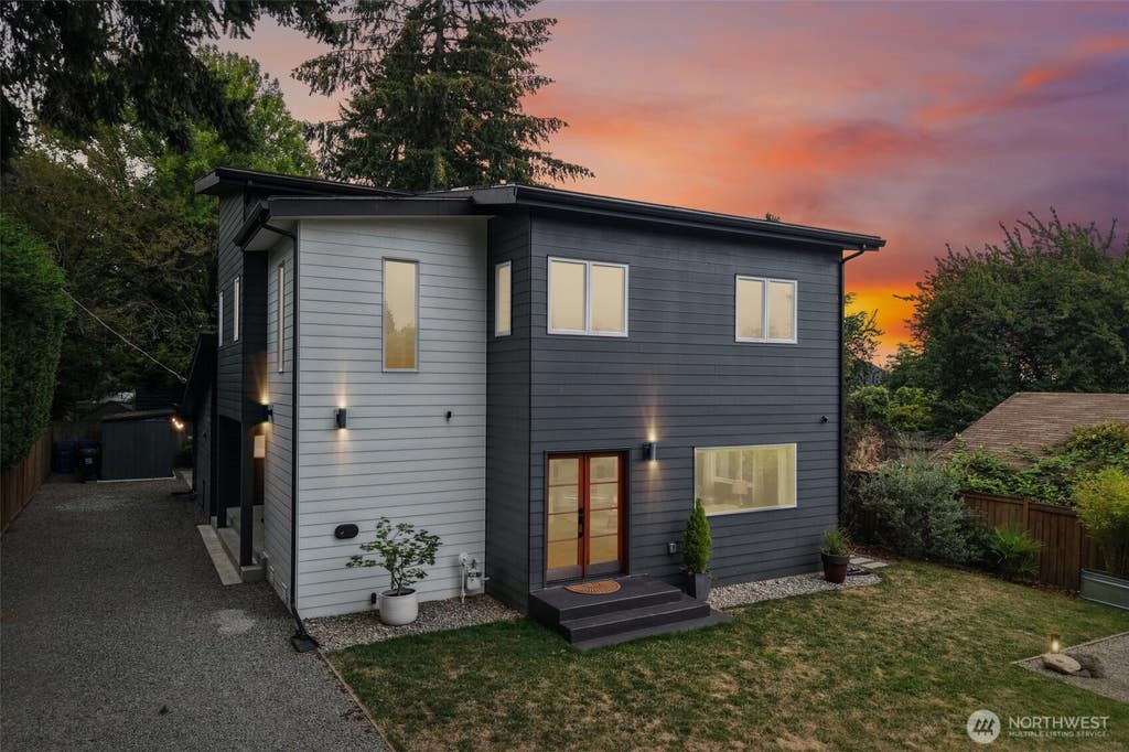 Photo of 10030 37th Avenue SW, Seattle, WA 98146 (MLS # 2566892)