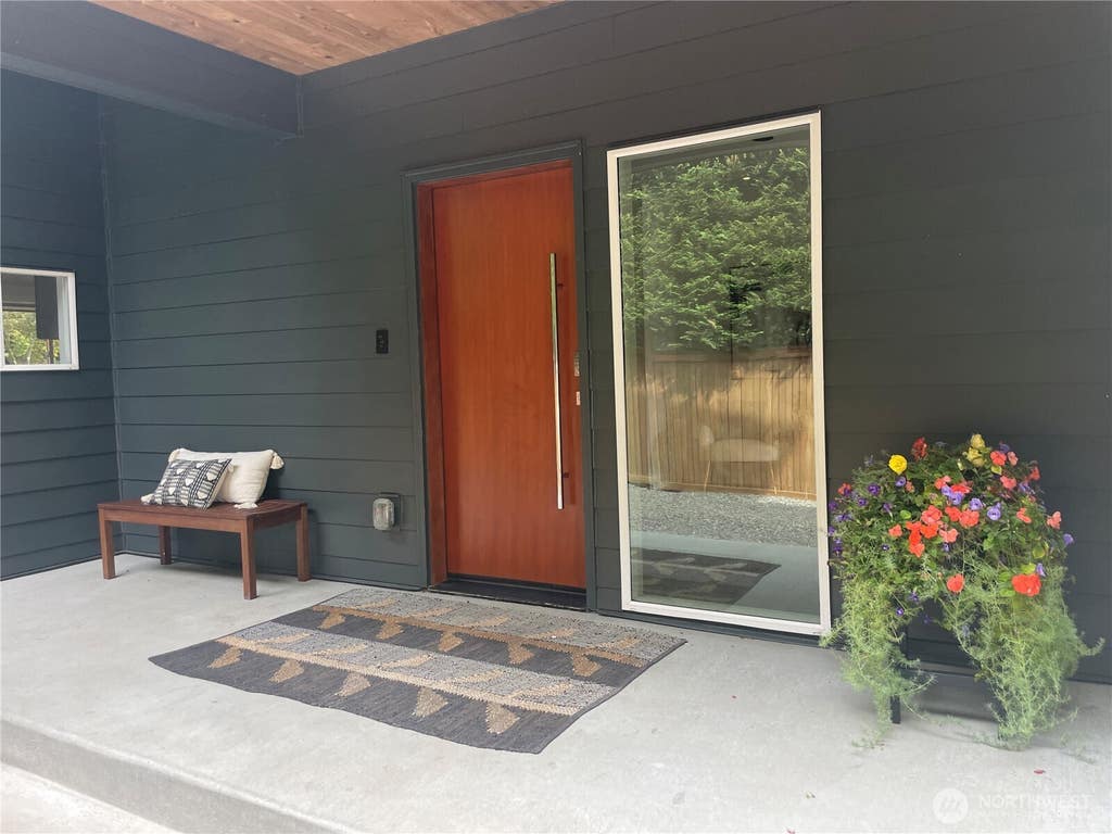 Photo of 10030 37th Avenue SW, Seattle, WA 98146 (MLS # 2566892)