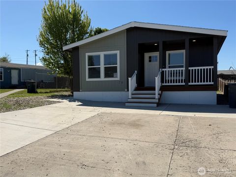 Photo of 402 Maple Avenue #78, Sunnyside, WA 98944 (MLS # 2519328)