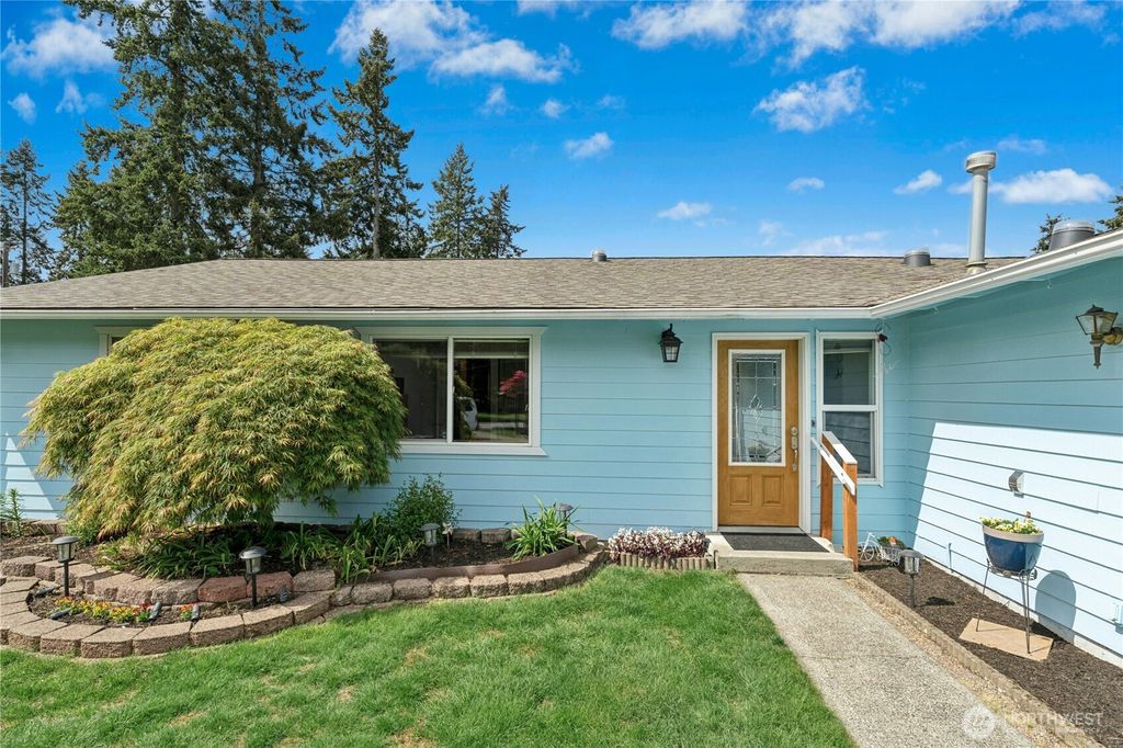 Photo of 18204 59th Place W, Lynnwood, WA 98037 (MLS # 2523145)