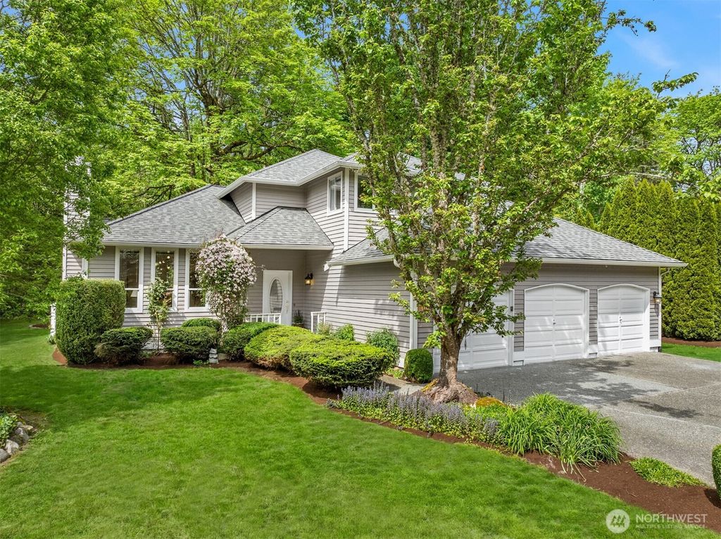 Photo of 26226 NE 45th Street, Redmond, WA 98053 (MLS # 2372041)