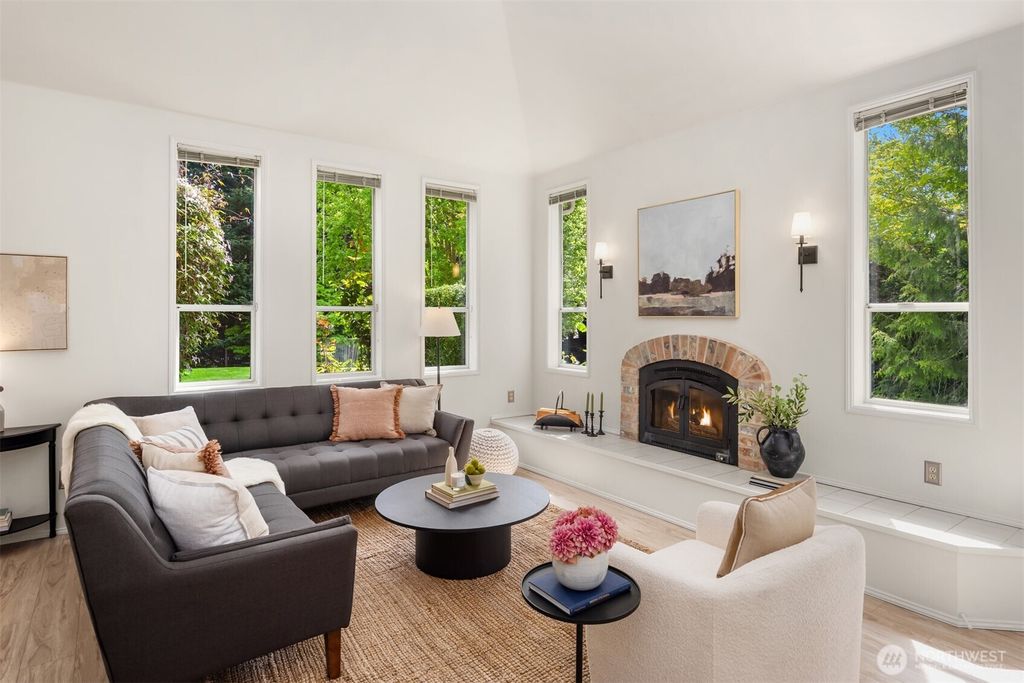 Photo of 26226 NE 45th Street, Redmond, WA 98053 (MLS # 2372041)