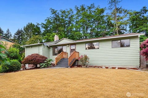 Photo of 12630 169th Ave SE AVE, Renton, WA 98059 (MLS # 2559822)