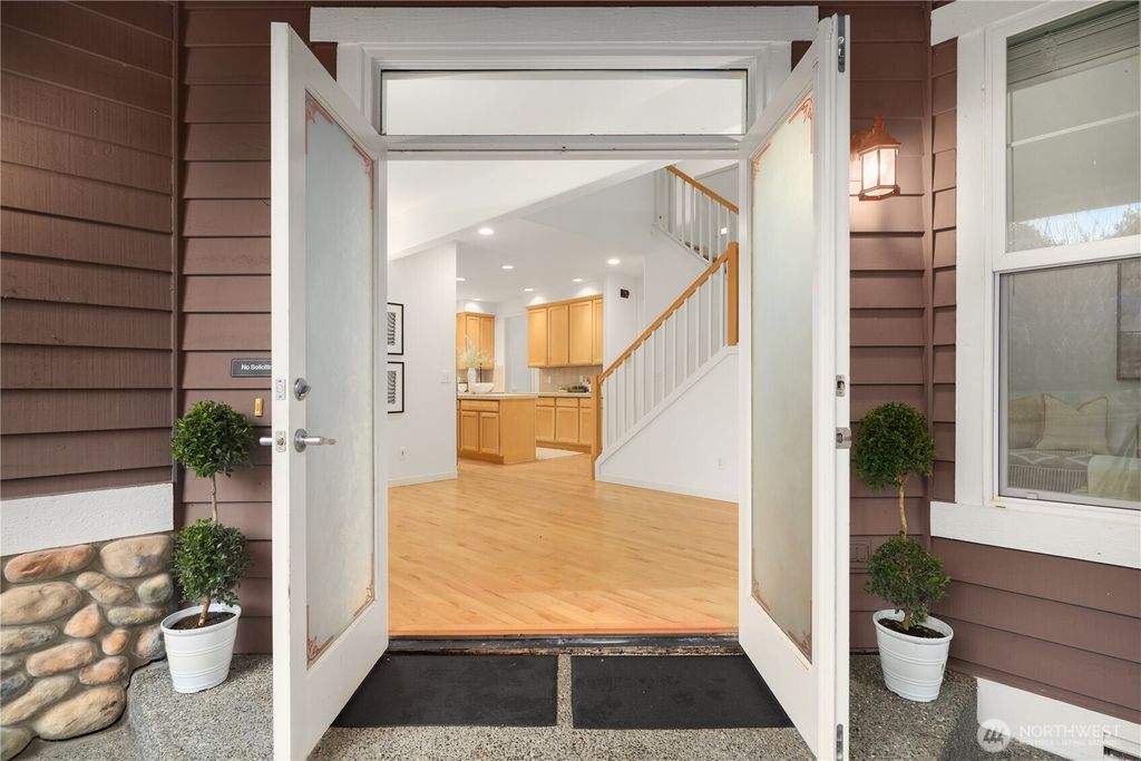 Photo of 10424 124th Avenue NE, Kirkland, WA 98033 (MLS # 2459422)