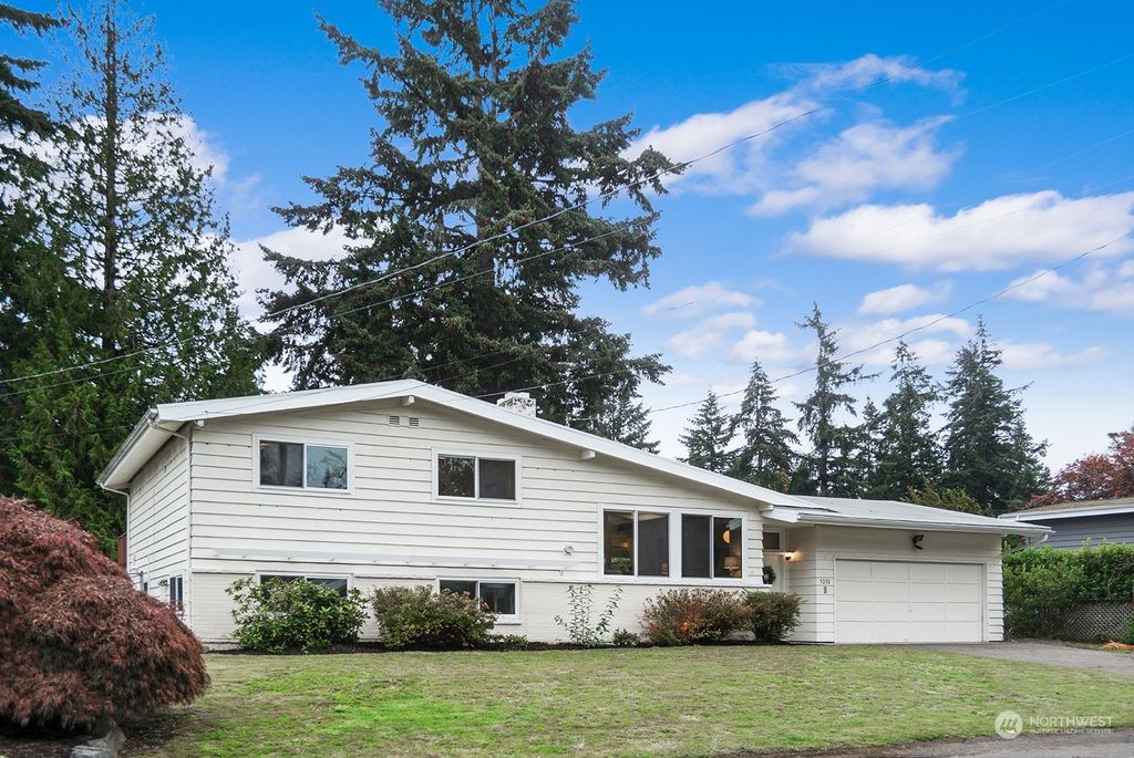 Photo of 5232 120th Avenue SE, Bellevue, WA 98006 (MLS # 2304538)