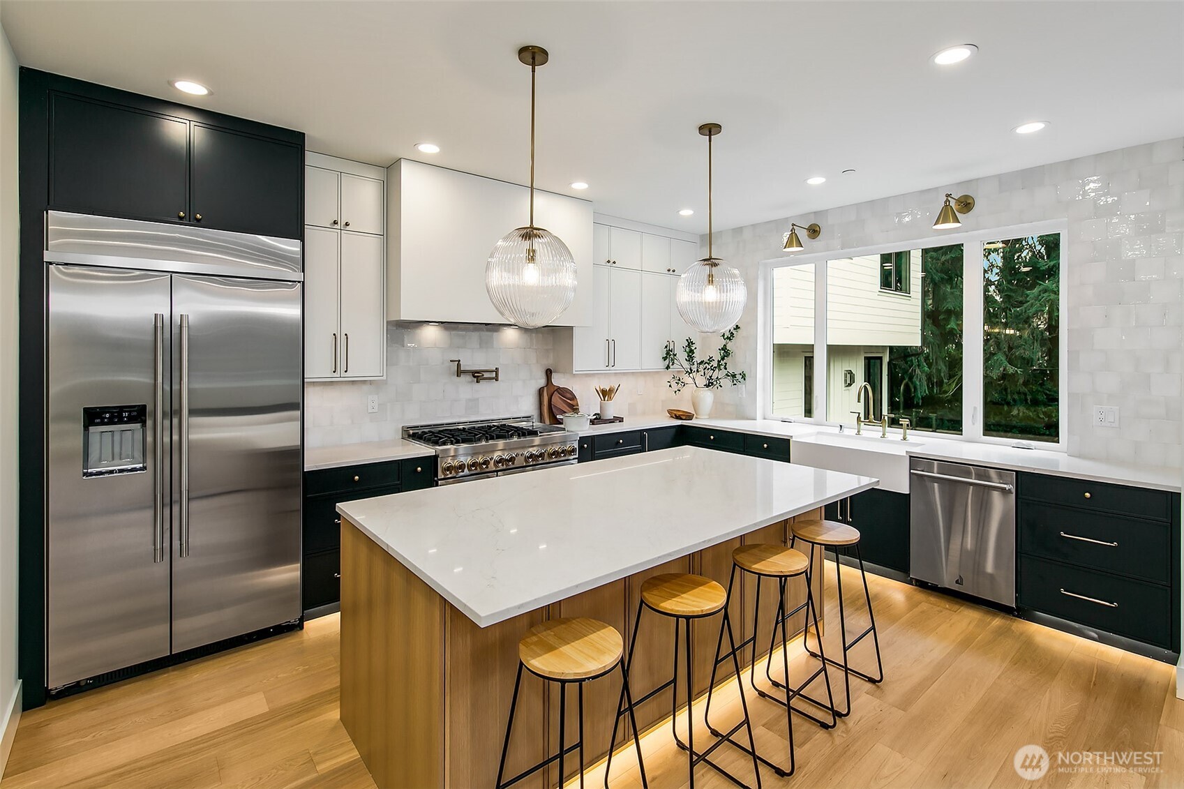 Kirkland, Washington 98033, United States, 4 Bedrooms Bedrooms, ,4 BathroomsBathrooms,Residential,Active,104886