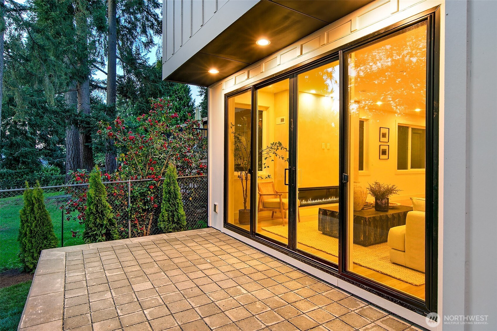 Kirkland, Washington 98033, United States, 4 Bedrooms Bedrooms, ,4 BathroomsBathrooms,Residential,Active,104886