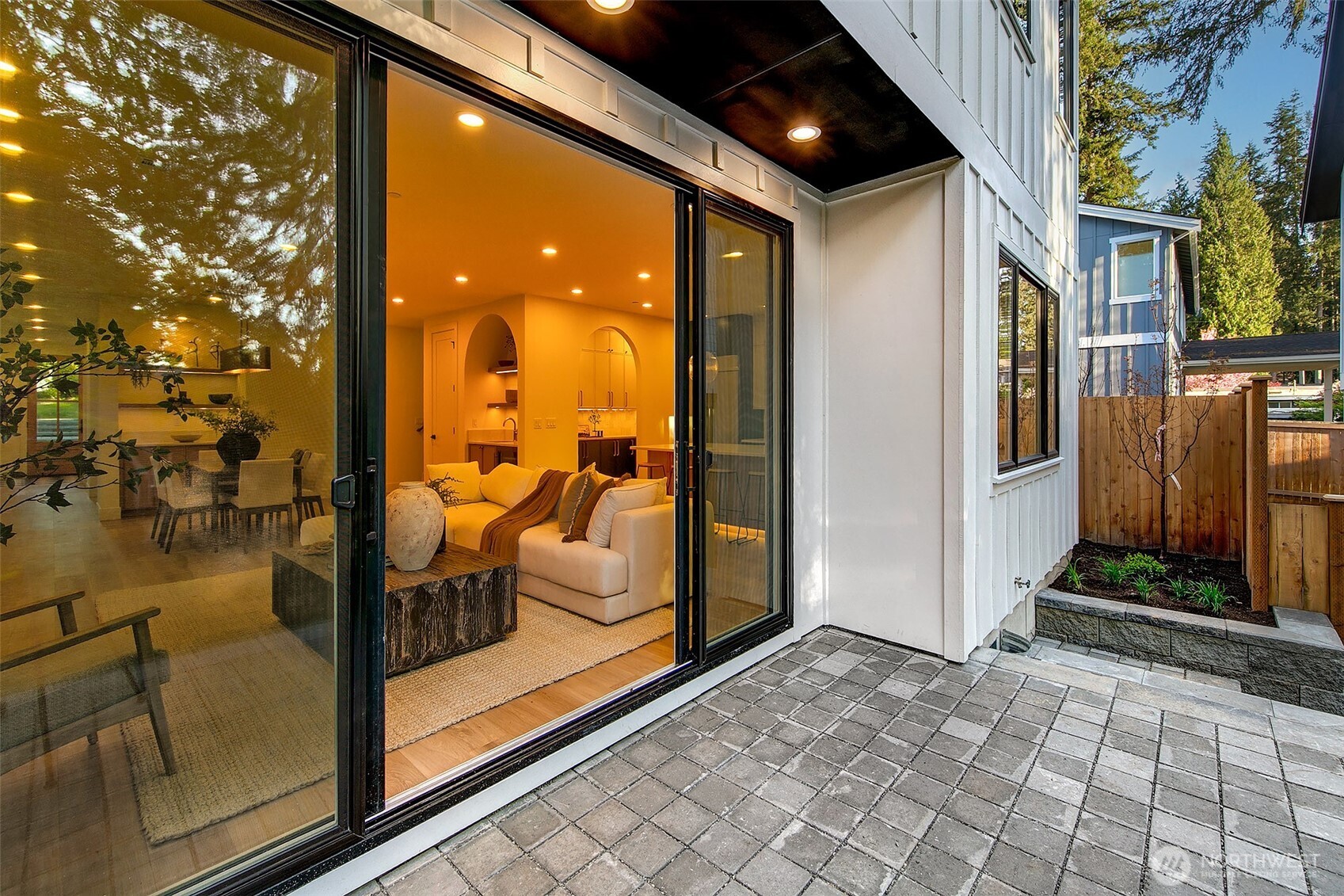 Kirkland, Washington 98033, United States, 4 Bedrooms Bedrooms, ,4 BathroomsBathrooms,Residential,Active,104886