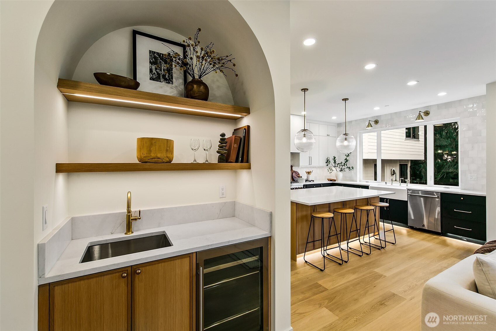 Kirkland, Washington 98033, United States, 4 Bedrooms Bedrooms, ,4 BathroomsBathrooms,Residential,Active,104886