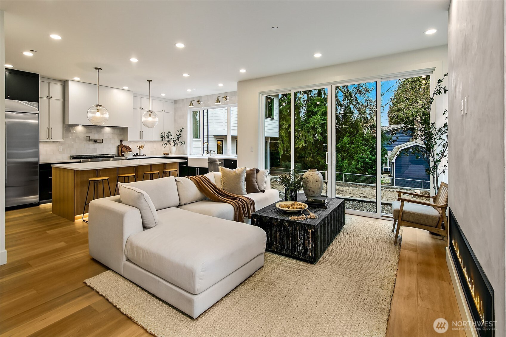 Kirkland, Washington 98033, United States, 4 Bedrooms Bedrooms, ,4 BathroomsBathrooms,Residential,Active,104886