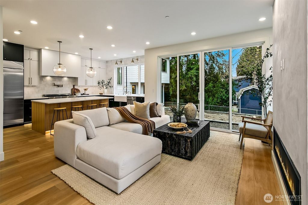 Photo of 7321 128th Avenue NE, Kirkland, WA 98033 (MLS # 2355853)