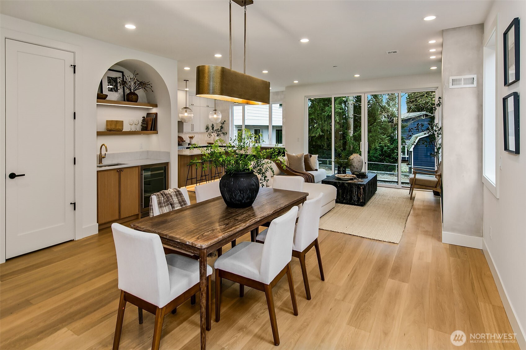 Kirkland, Washington 98033, United States, 4 Bedrooms Bedrooms, ,4 BathroomsBathrooms,Residential,Active,104886