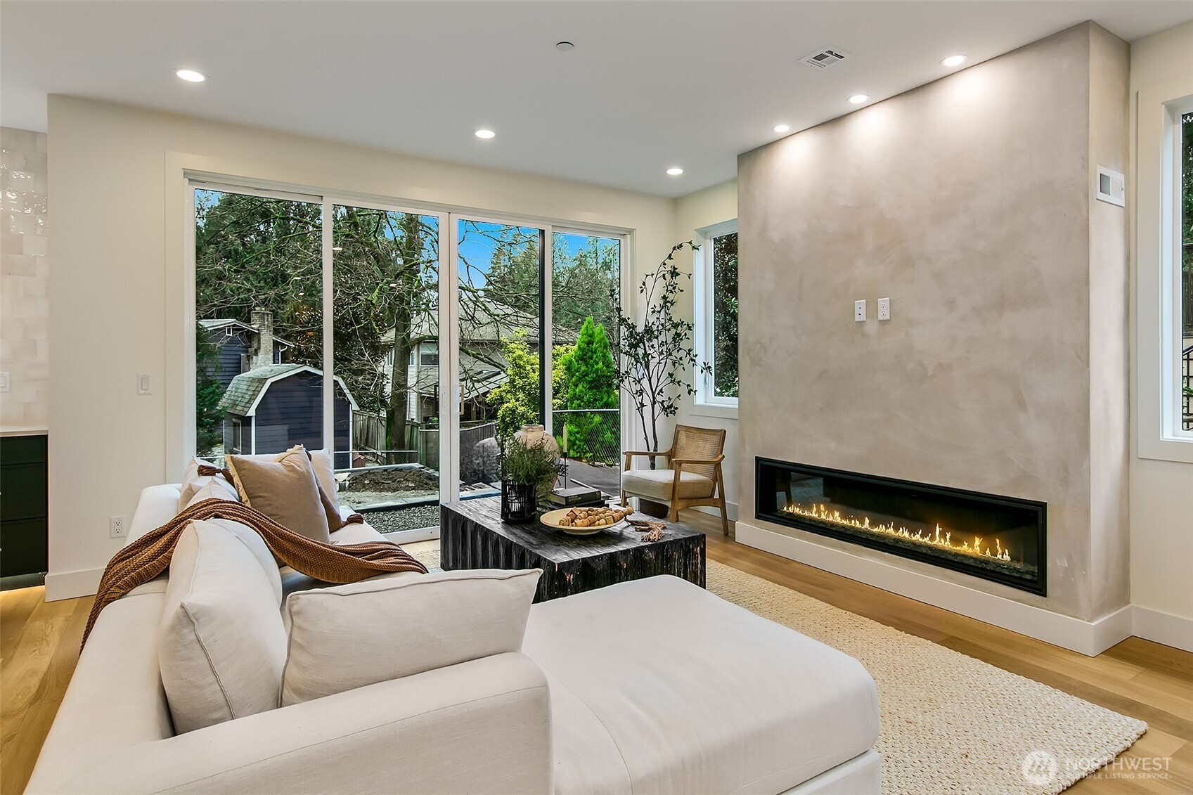 Kirkland, Washington 98033, United States, 4 Bedrooms Bedrooms, ,4 BathroomsBathrooms,Residential,Active,104886