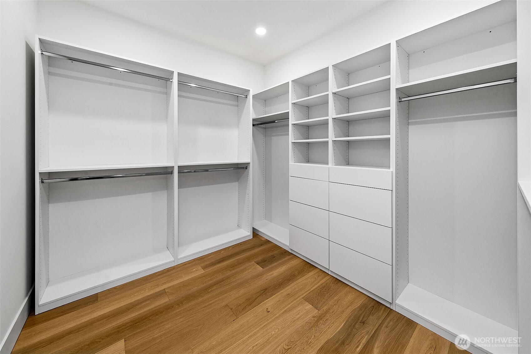 Kirkland, Washington 98033, United States, 4 Bedrooms Bedrooms, ,4 BathroomsBathrooms,Residential,Active,104886