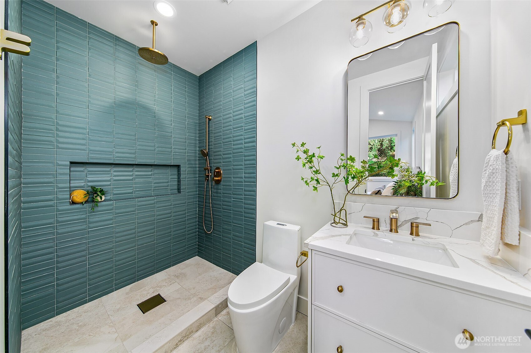 Kirkland, Washington 98033, United States, 4 Bedrooms Bedrooms, ,4 BathroomsBathrooms,Residential,Active,104886