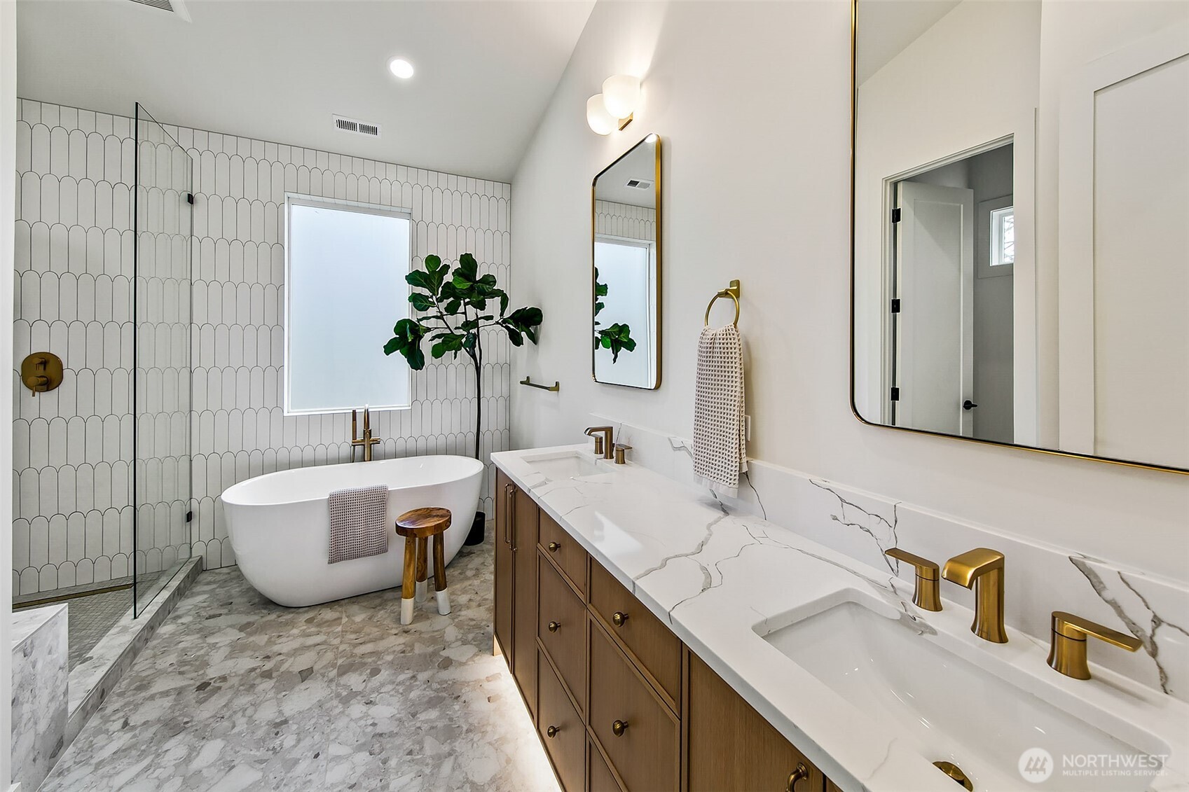 Kirkland, Washington 98033, United States, 4 Bedrooms Bedrooms, ,4 BathroomsBathrooms,Residential,Active,104886