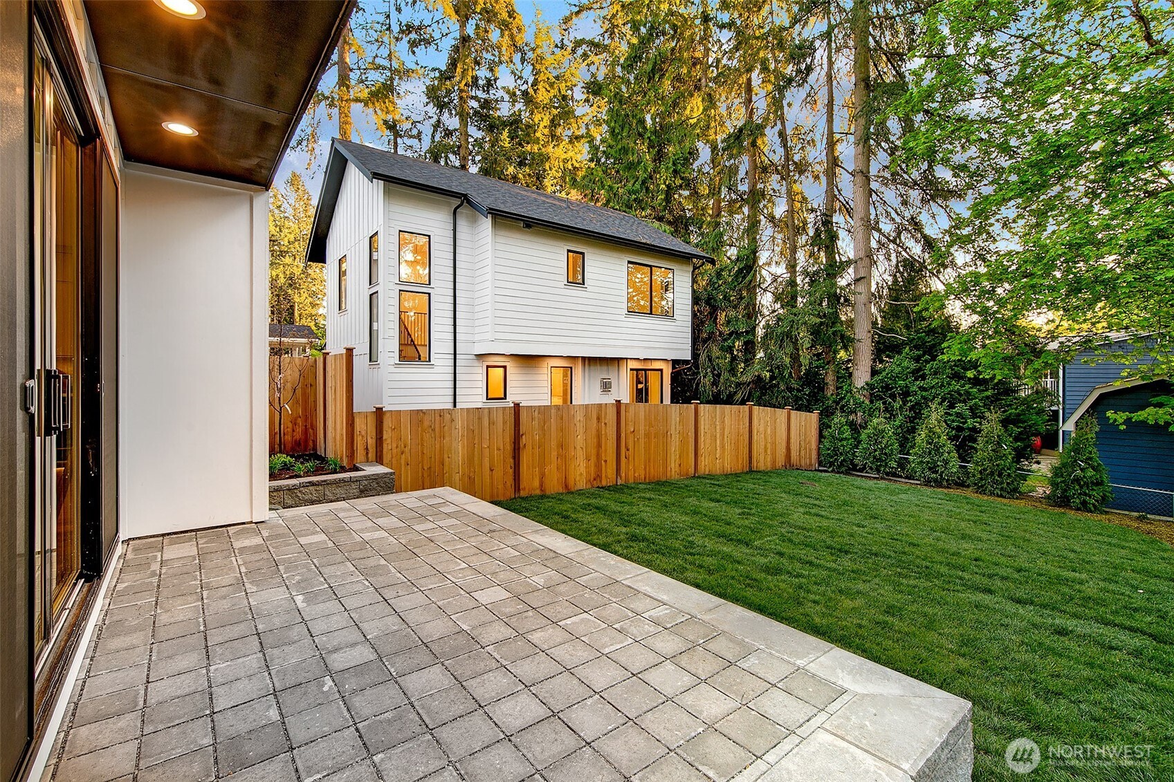 Kirkland, Washington 98033, United States, 4 Bedrooms Bedrooms, ,4 BathroomsBathrooms,Residential,Active,104886