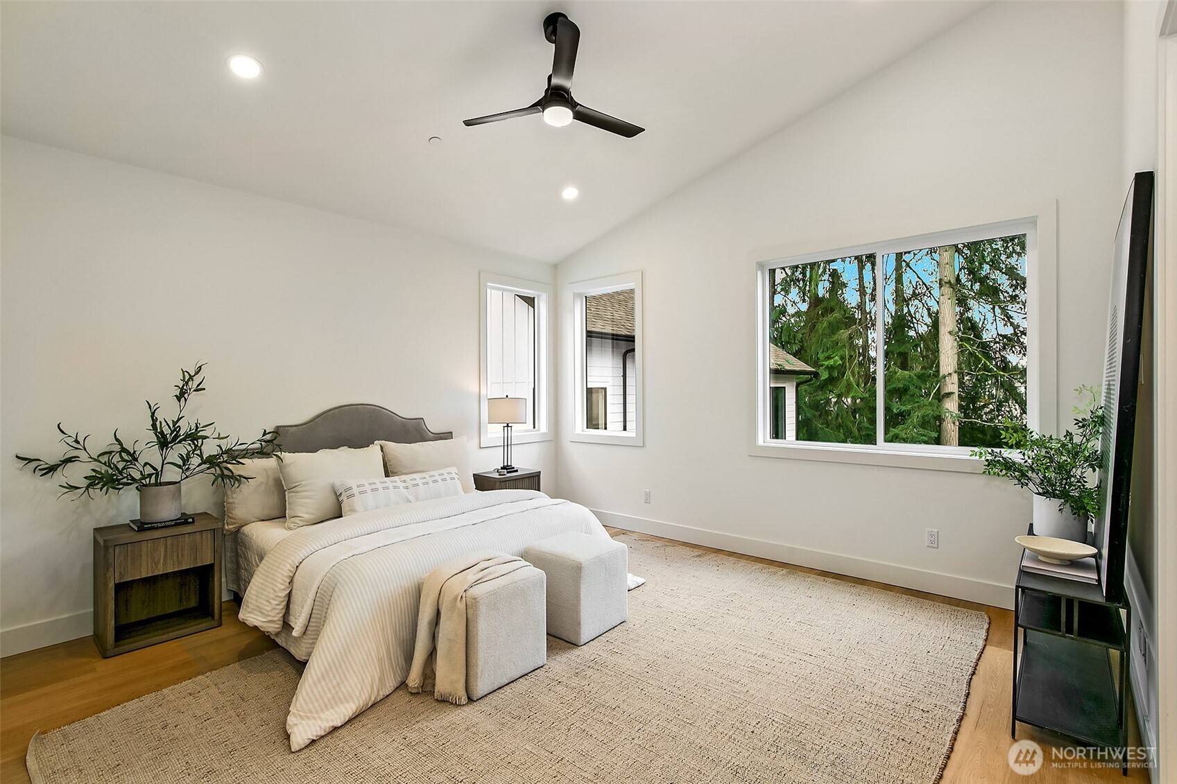 Kirkland, Washington 98033, United States, 4 Bedrooms Bedrooms, ,4 BathroomsBathrooms,Residential,Active,104886