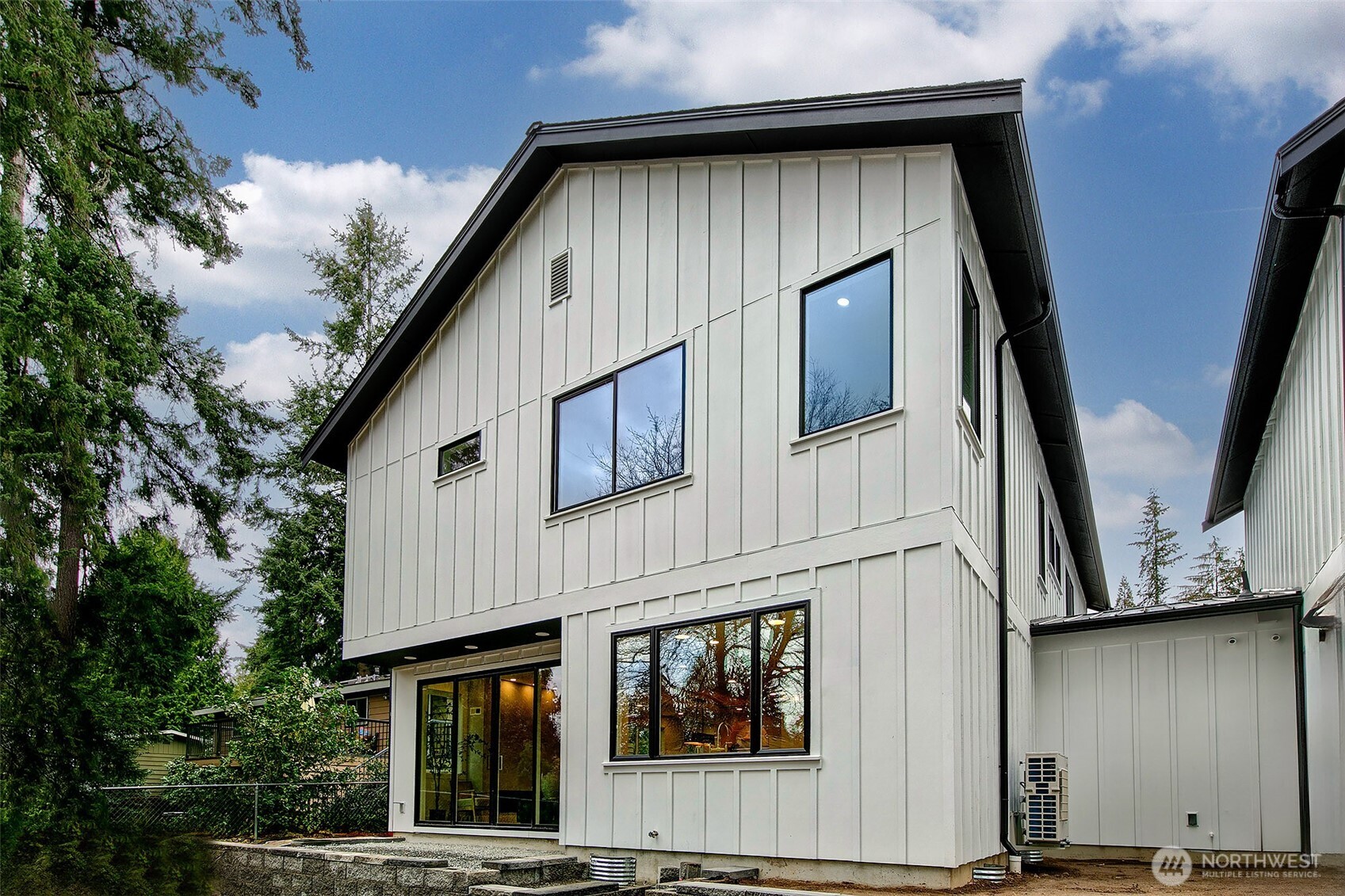 Kirkland, Washington 98033, United States, 4 Bedrooms Bedrooms, ,4 BathroomsBathrooms,Residential,Active,104886