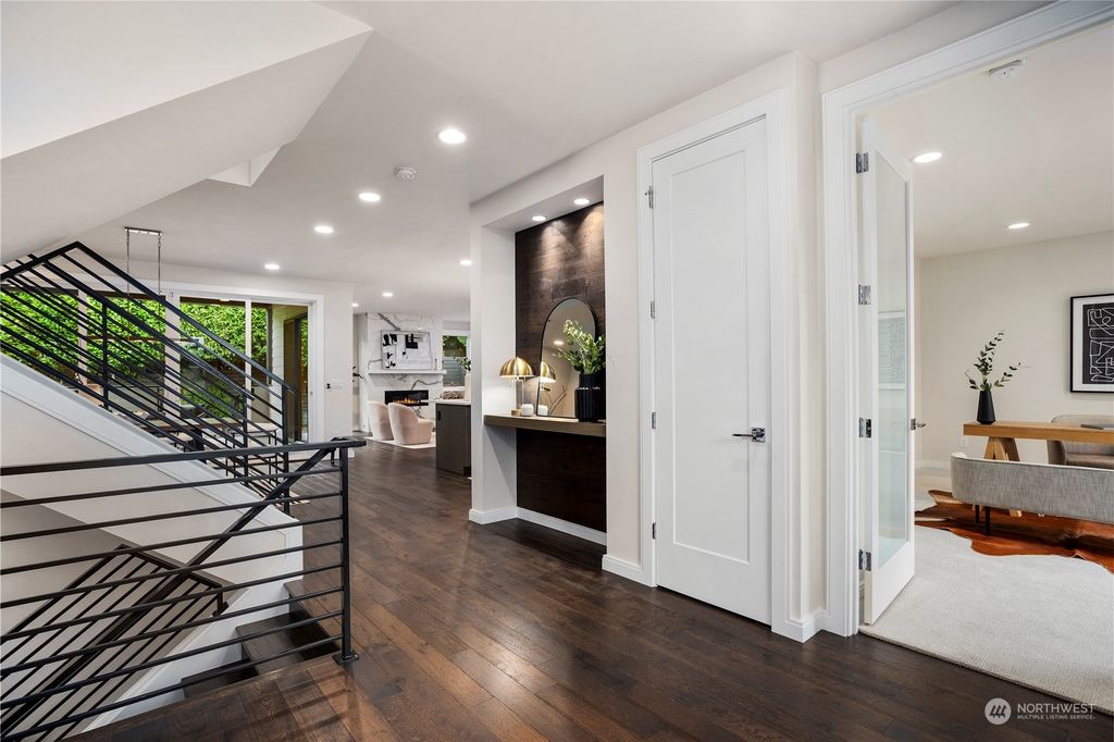 Photo of 420 7th Avenue, Kirkland, WA 98033 (MLS # 2275451)
