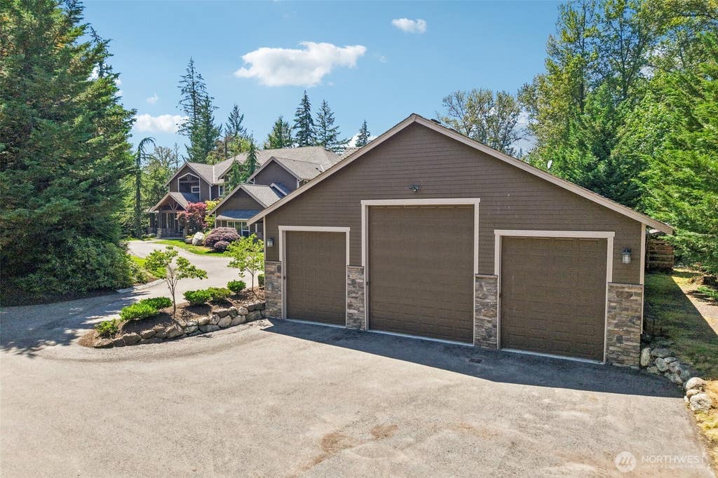 Photo of 8015 228th Avenue NE, Redmond, WA 98053 (MLS # 2543893)