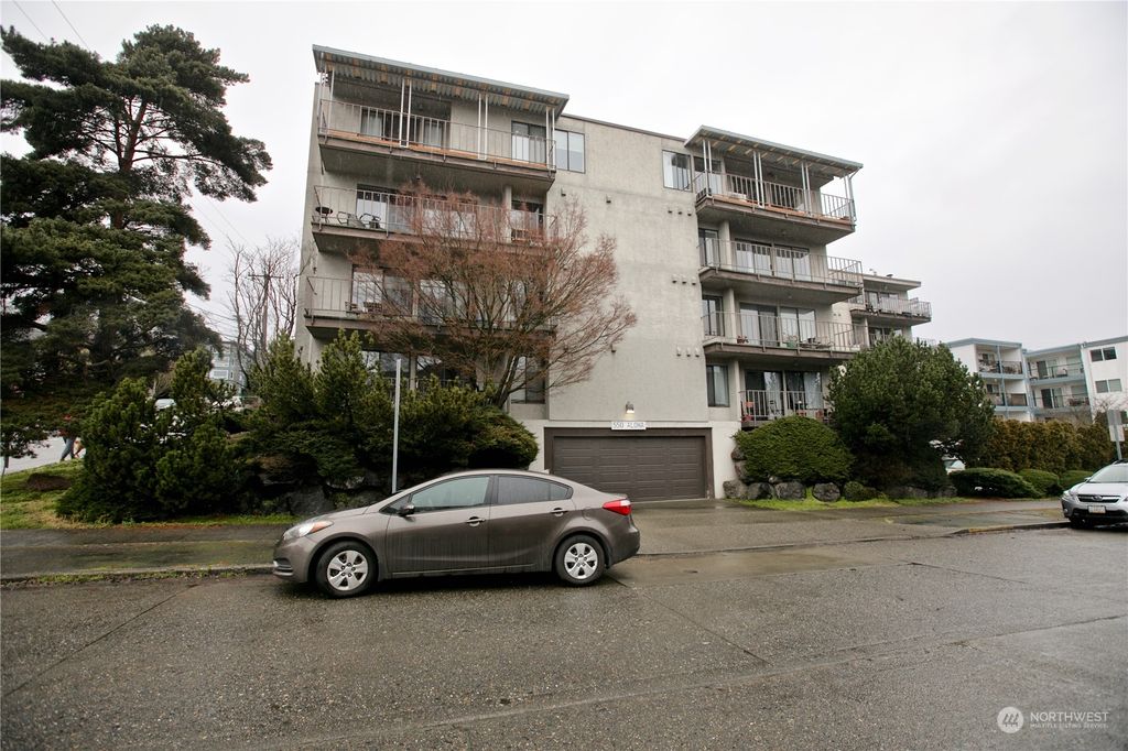 Photo of 550 Aloha Street #302, Seattle, WA 98109 (MLS # 2189635)