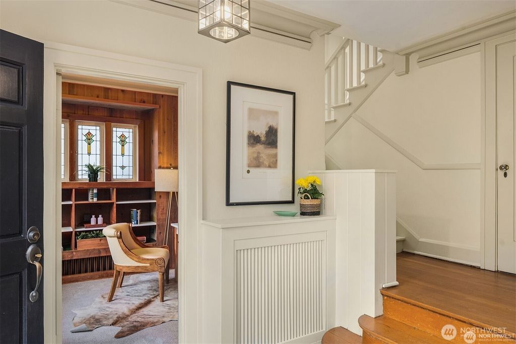 Photo of 1208 E Newton Street, Seattle, WA 98102 (MLS # 2530323)