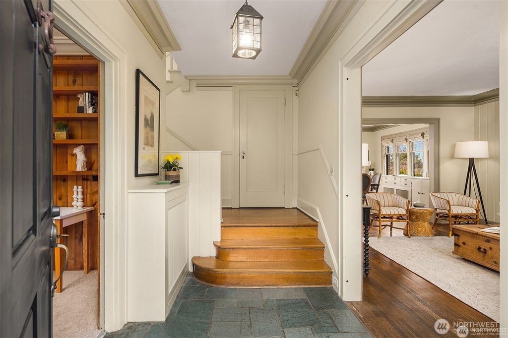 Photo of 1208 E Newton Street, Seattle, WA 98102 (MLS # 2530323)