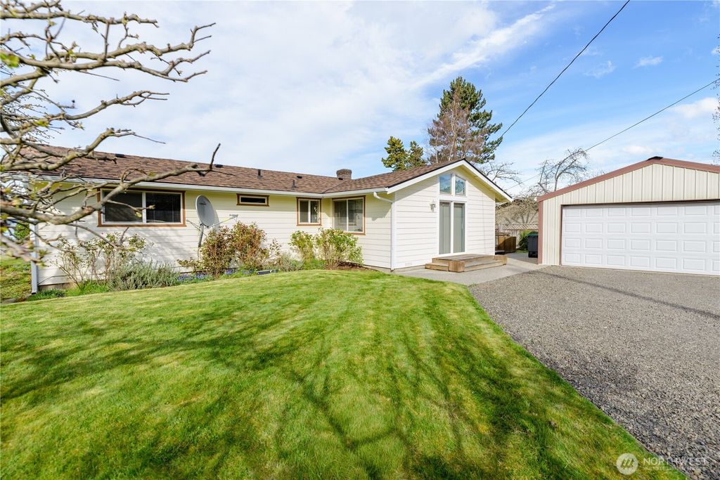 Photo of 343 W Hemlock St, Sequim, WA 98382 (MLS # 2499452)