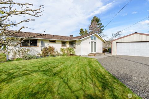 Photo of 343 W Hemlock St, Sequim, WA 98382 (MLS # 2499452)