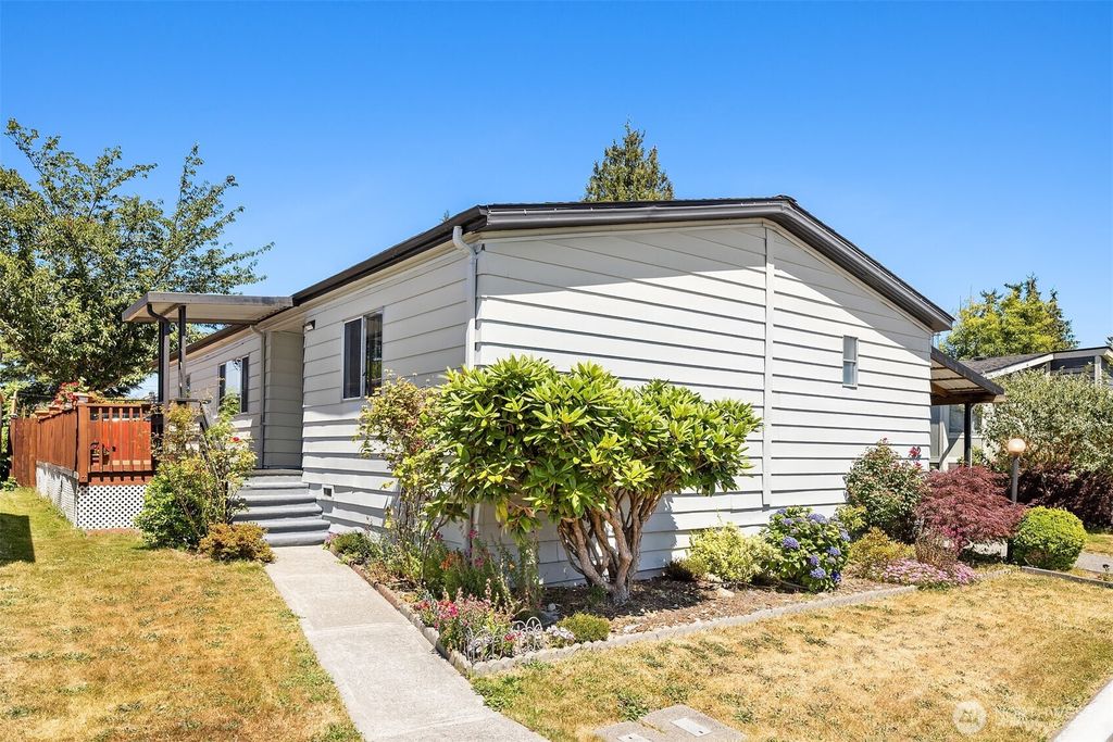 Photo of 11500 Meridian Avenue S #22, Everett, WA 98208 (MLS # 2407242)