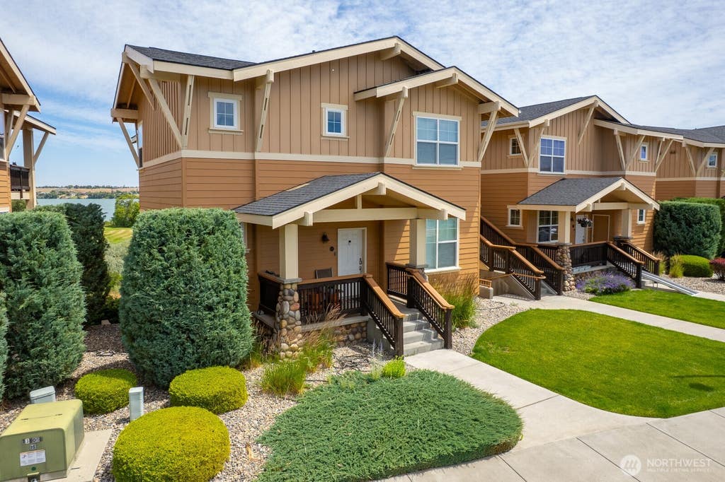 Photo of 4395 Westshore Drive NE #802, Moses Lake, WA 98837 (MLS # 2543907)