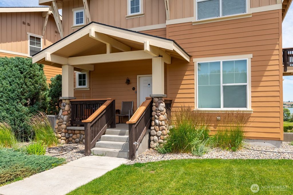 Photo of 4395 Westshore Drive NE #802, Moses Lake, WA 98837 (MLS # 2543907)