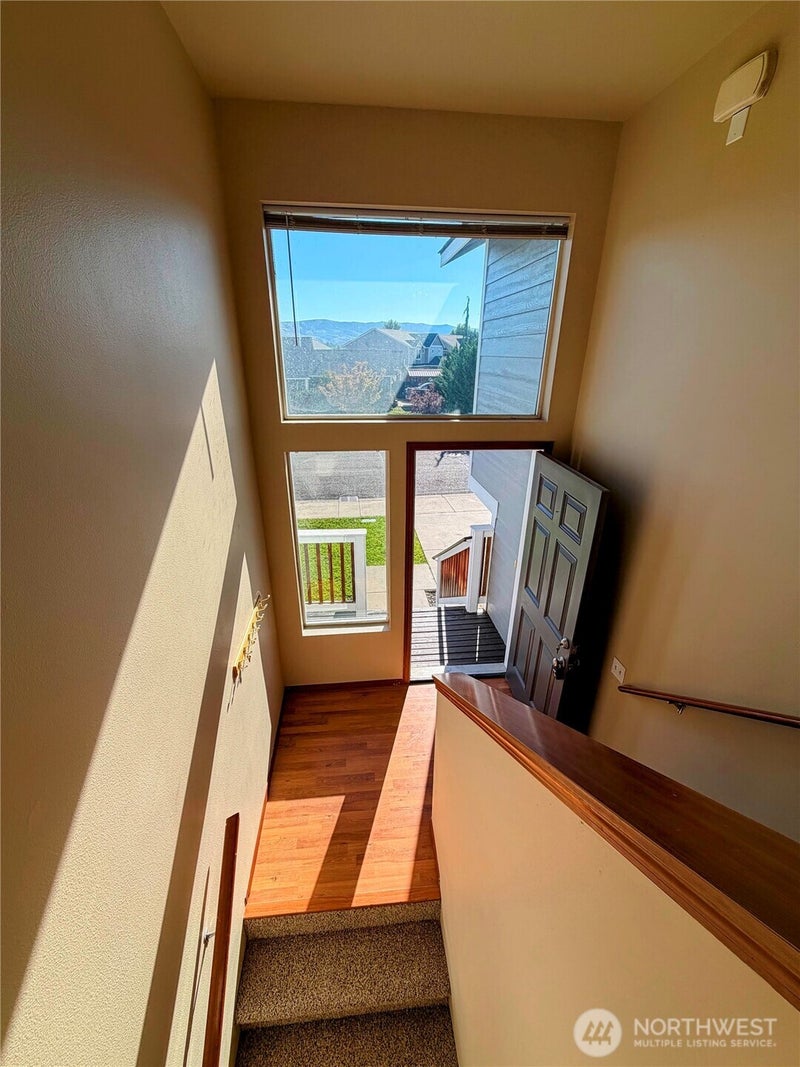 1911 W Peakview Drive