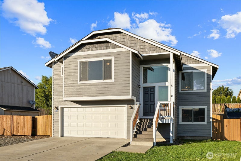 1911 W Peakview Drive