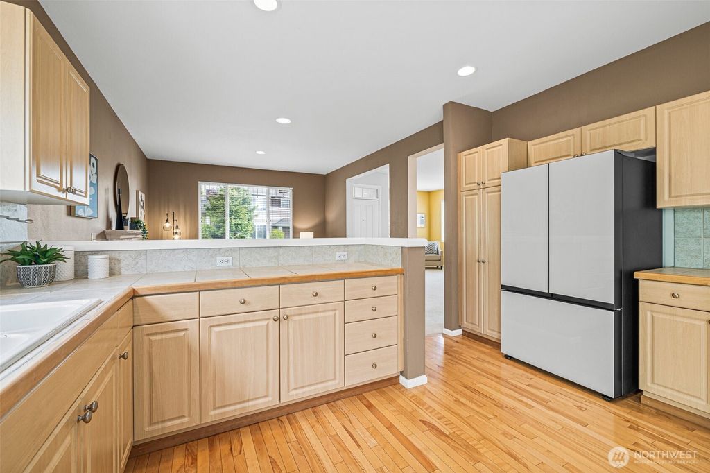 listing image 9364947664674126101
