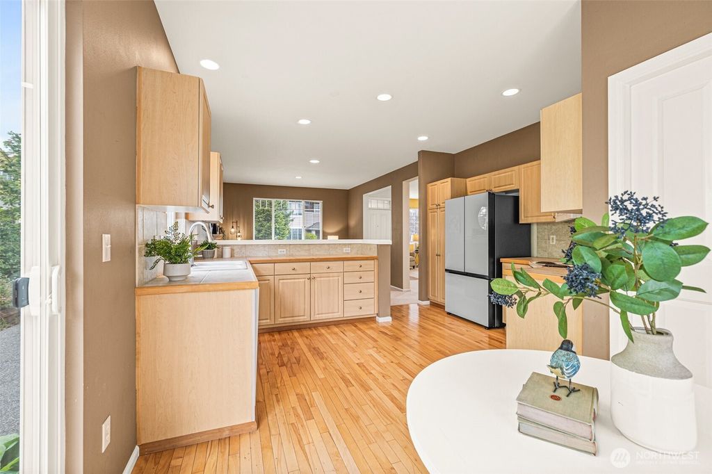 listing image 9369705658499083744