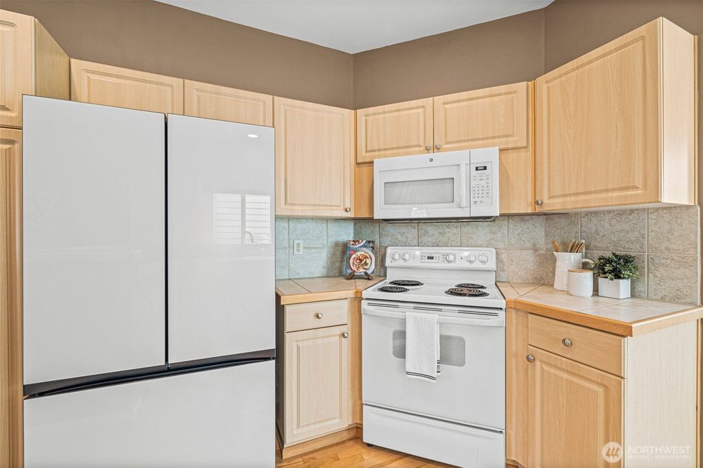 listing image 9365744943342256068