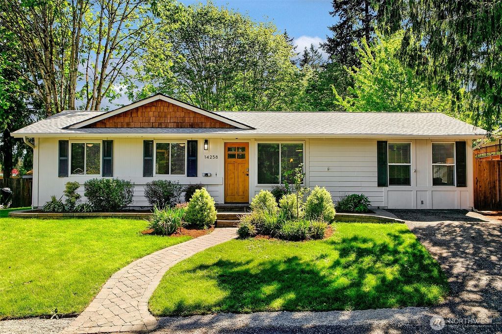Photo of 14258 146th Place SE, Renton, WA 98059 (MLS # 2370981)